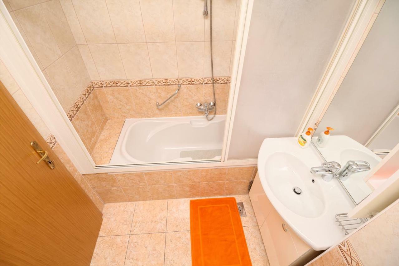 Apartman Laura Galileo Blizu Centra I Plaze Makarska Eksteriør billede